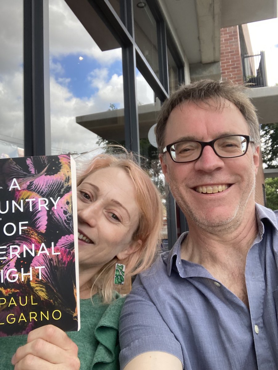 Agent out in the wild, flogging his author @pauldalgarno’s book to another member of the @shawliterary stable. (Swapping if you don’t like it alas not permitted, @megmundell!)