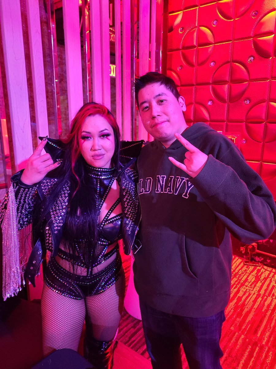 How awesome it was for me to watch the beautiful @HellBentVixen wrestled in person for the first time and also got to meet her. She's so cool and down to earth. Watch out wrestling world take noticed Viva Van will unleashed the 🔥🔥 #AEW #FSW #PCWUltra #houseofGlory #HOG