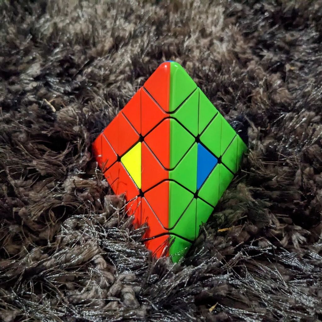 SquaresIGuess's tweet photo. Yuxin 4x4 Pyramimx. You can watch me solve this puzzle for the first time here: https://t.co/4KN2ileSo3 

#rubiks #rubik #rubikscube #cube #speedcubing #cubing #speedcube #speedcuber #cubeography #cuber #rubikscubes #cubes #moyu #puzzle #cubinglife #rubikcube #speedcubes #cubor… https://t.co/oNALhtOPMu