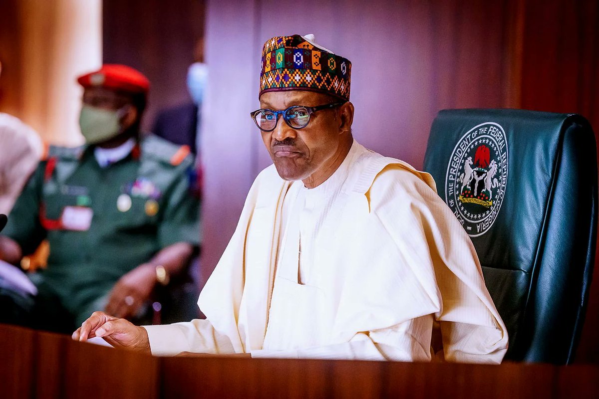 JoeJoeSegun's tweet photo. Every single day @MBuhari refused to address the #Ensars protest, it spread, until local & foreign elements hijacked it. We were a step away from Venezuela-like anarchy or even civil war.
Now a similar scenario is playing out & Bubu needs 7 days?!?
You can't make dis stuff up. https://t.co/RUWf6fNMSG