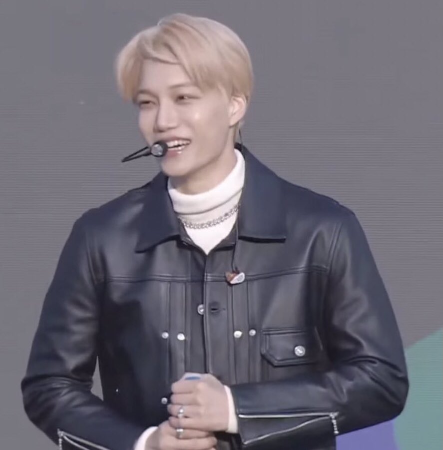 xunhuas's tweet photo. Jongin dyed his hair blonde~! 🧑🏼✨ https://t.co/6mvBhSWcy8
