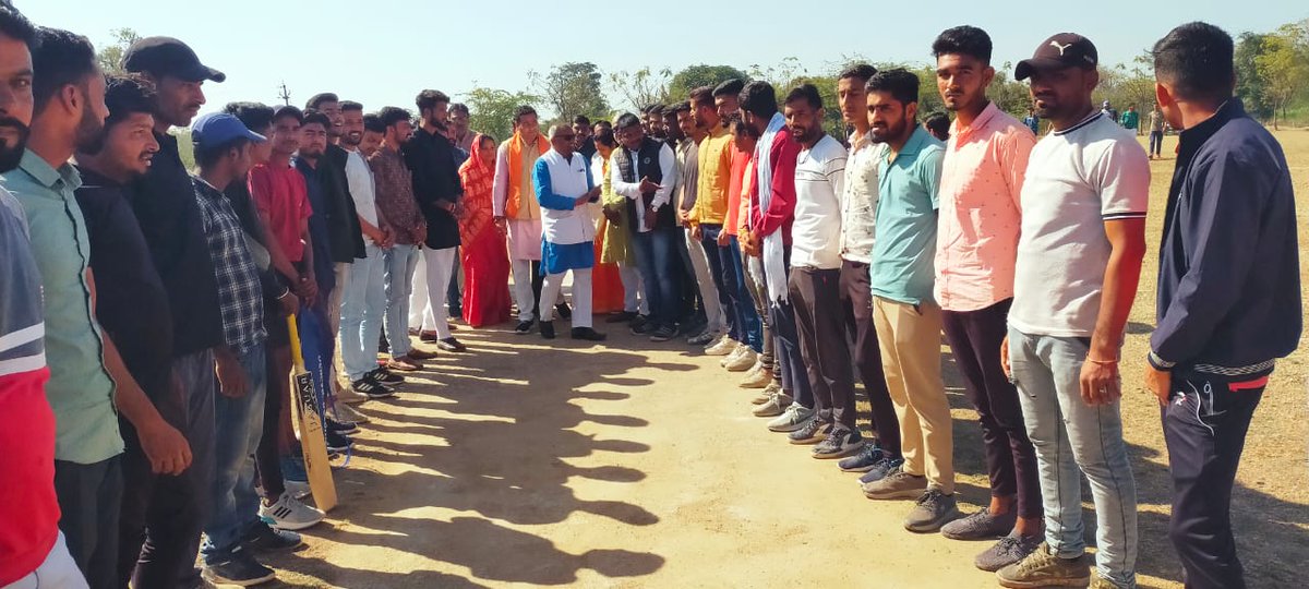 sunilshrirambjp's tweet photo. #खेलेग_मंदसौर #खेलेगा_मध्यप्रदेश
#स्थान #भेसोदा
#मण्डल_भेसोदा मण्डल
में क्रिकेट प्रतियोगिता में खिलाड़ियों से परिचय प्राप्त किया।अटलबिहारी वाजेपयी जी के चित्र पर माल्यार्पण करके युवाओ को संबोधित किया।  खेल मैदान में फीता काटकर खेल का शुभारंभ किया। @MPBJYM
@vaibhavpawarmp https://t.co/rfM45rXPVe