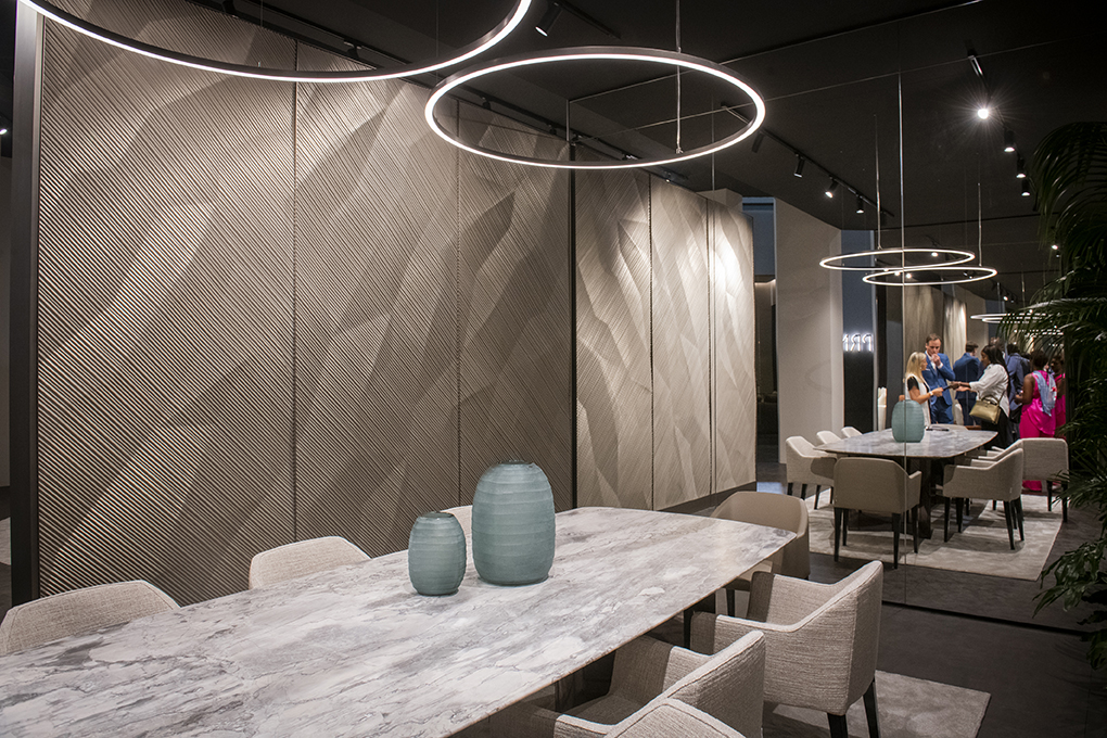 iSaloniofficial's tweet photo. Is a luxury table only made of marble? This selection of tables directly from xLux will make you reconsider many materials
📷 A. Russotti
#salonedelmobile #leadingdesignforward #xlux #exhibition #design #luxurydesign #furniture #homedecor #interior #interiordesign https://t.co/UX2hVqaQV3