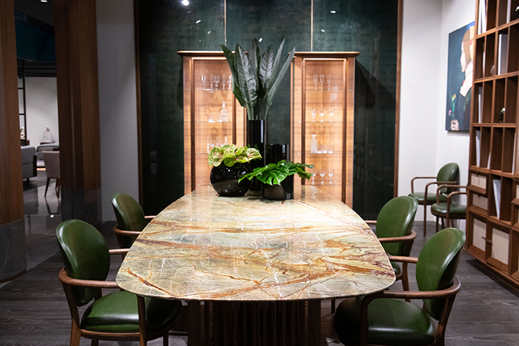 iSaloniofficial's tweet photo. Is a luxury table only made of marble? This selection of tables directly from xLux will make you reconsider many materials
📷 A. Russotti
#salonedelmobile #leadingdesignforward #xlux #exhibition #design #luxurydesign #furniture #homedecor #interior #interiordesign https://t.co/UX2hVqaQV3