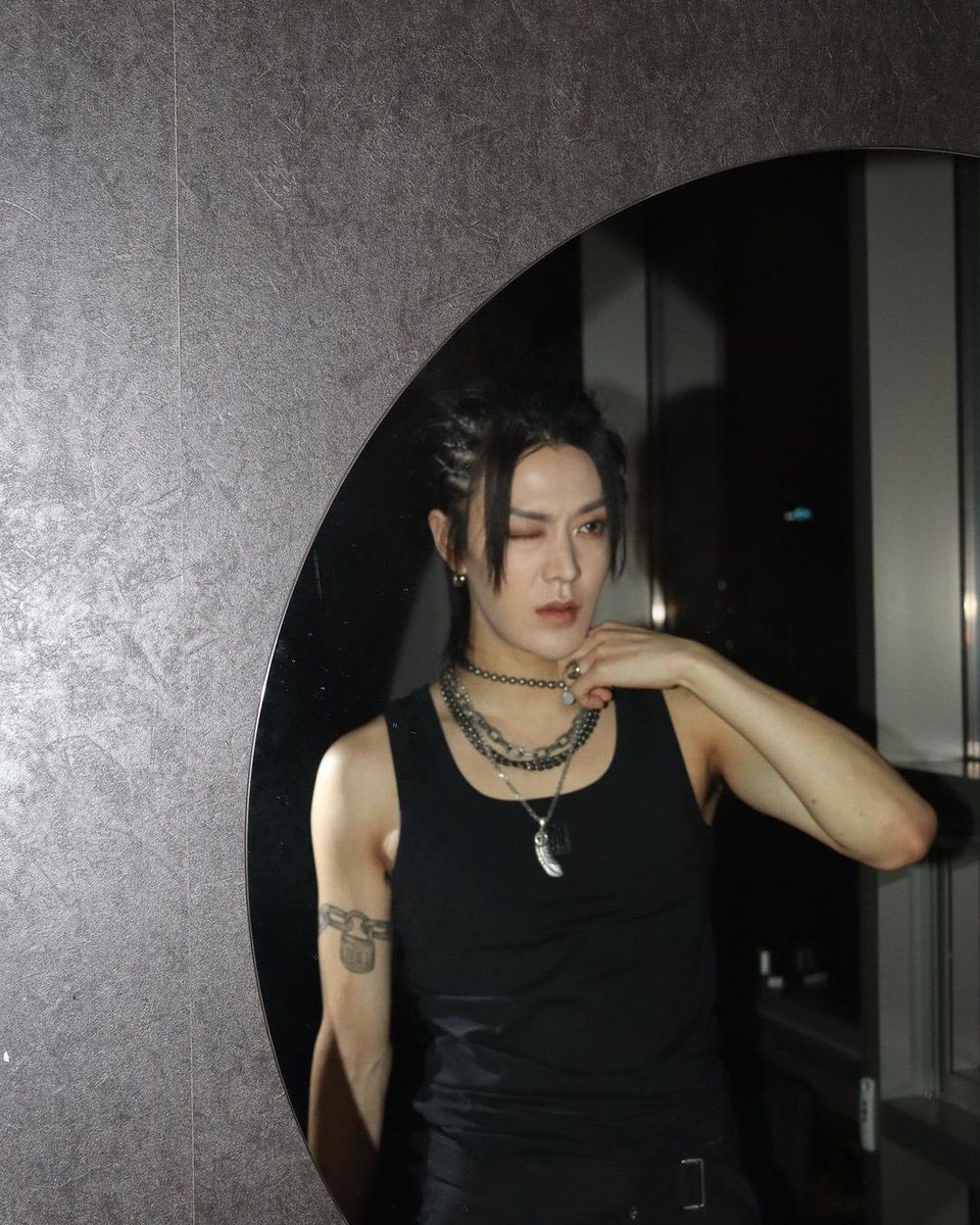 NCT_daily_'s tweet photo. |IG • 04.02.23| Atualização de #YUTA no Instagram  (1)

"Ay-Yo 😎🤟"

#NCT #NCT127
https://t.co/J5pbdWCgOE

https://t.co/TEnDcS5dGY