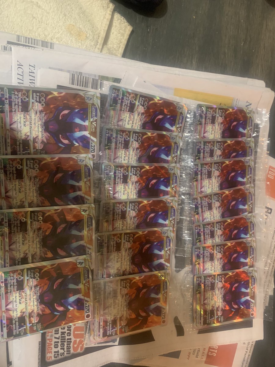 RsgSpirit's tweet image. Not going to lie I may have an obsession with this new promo card and will probably get a lot of hate for it but yeahhhh still haven’t bought an ETB but willing to buy these xD #PokemonTCG