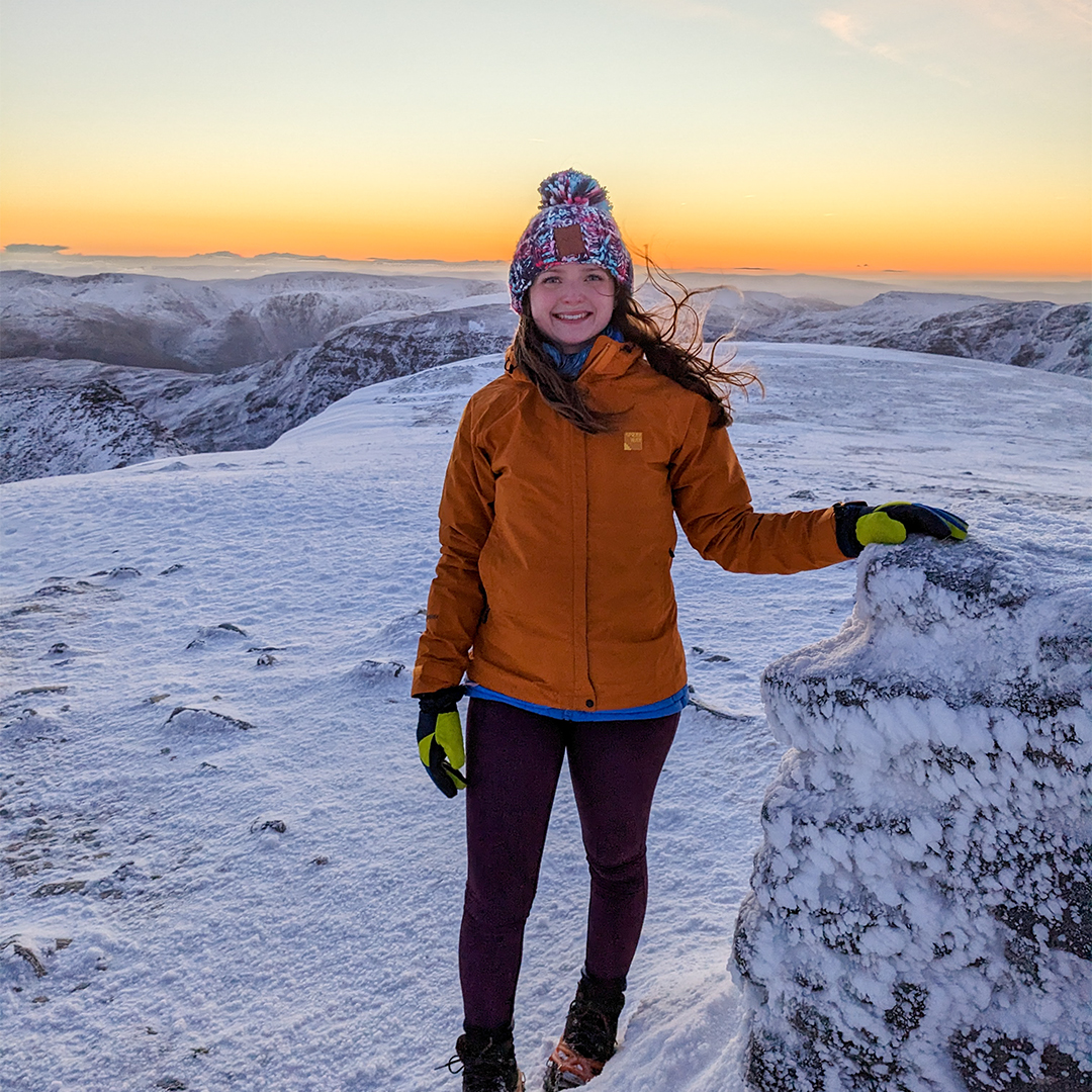 @freya_adventureawaits in her Dark Nectar Affric on Helvelyn, perfectly matching with the sunrise!

#Helvelyn #LakeDistrict #Sprayway #Winter