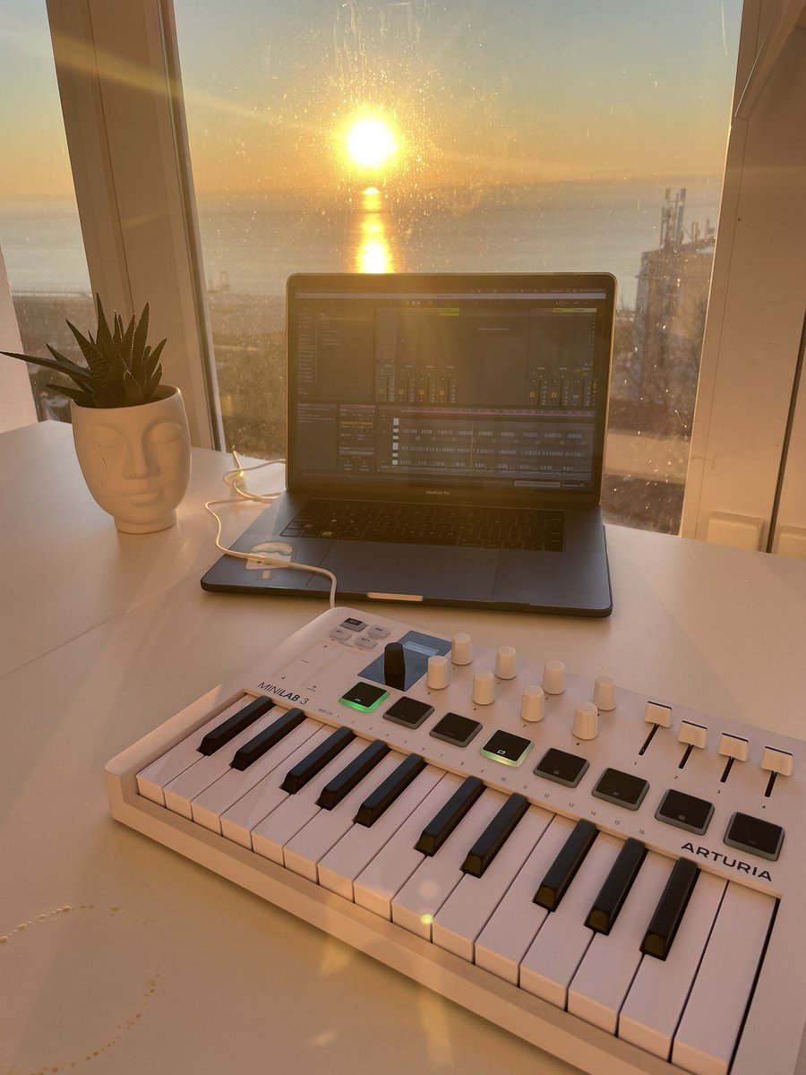 Gm! Falling in love all over again. #audiovisual #artist