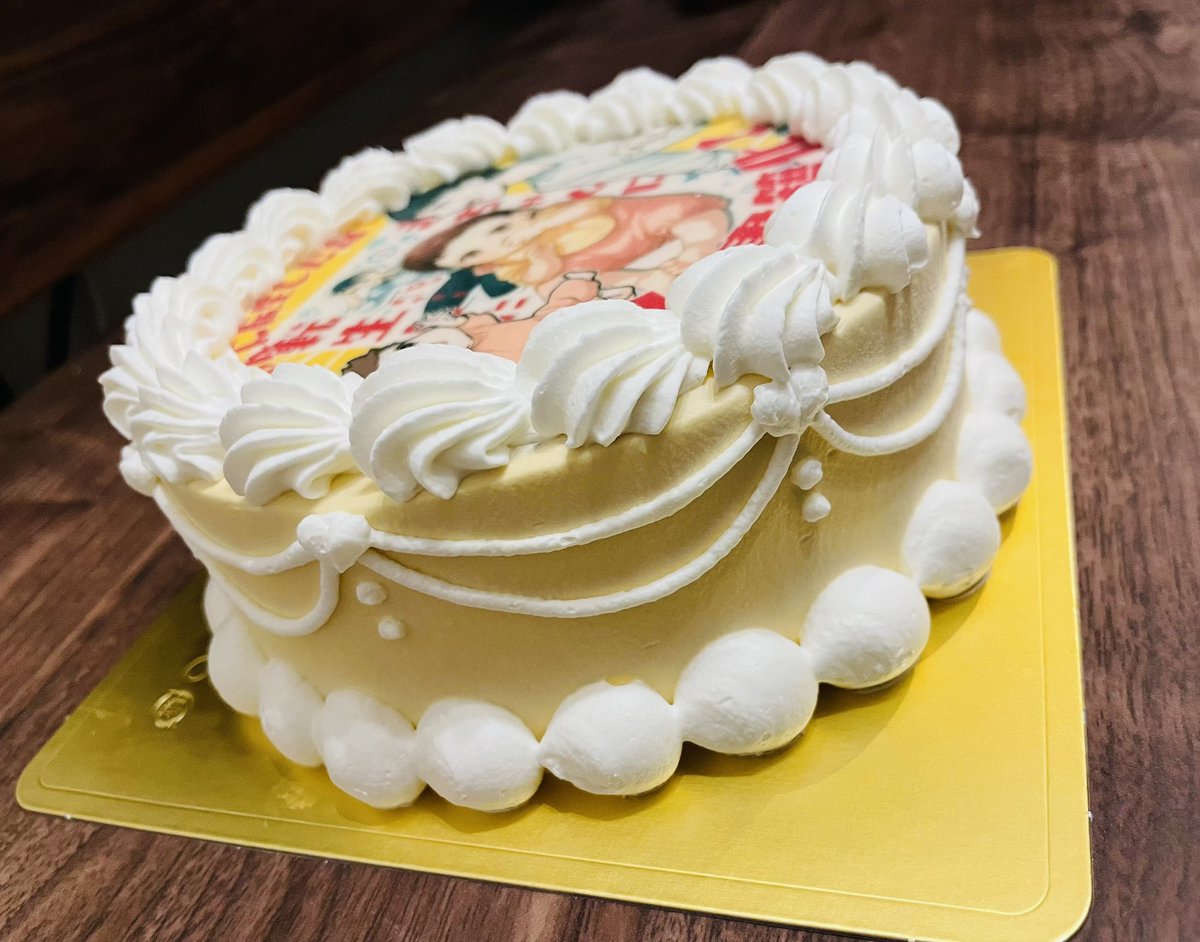 5cha_cha5's tweet photo. Cake with様@cakewith_tokyoよりケーキを頂きました!赤転のことも知って下さり、さっそく書籍化記念ケーキを作りました!甘さ控えめでパクパク食べられます!色バリエーションも多く、プリントも綺麗!サイドのデコレーションもこだわれて可愛いです!
https://t.co/tz1DfqiDn2
#cakewithpr #PR https://t.co/E1zNhkLGIj