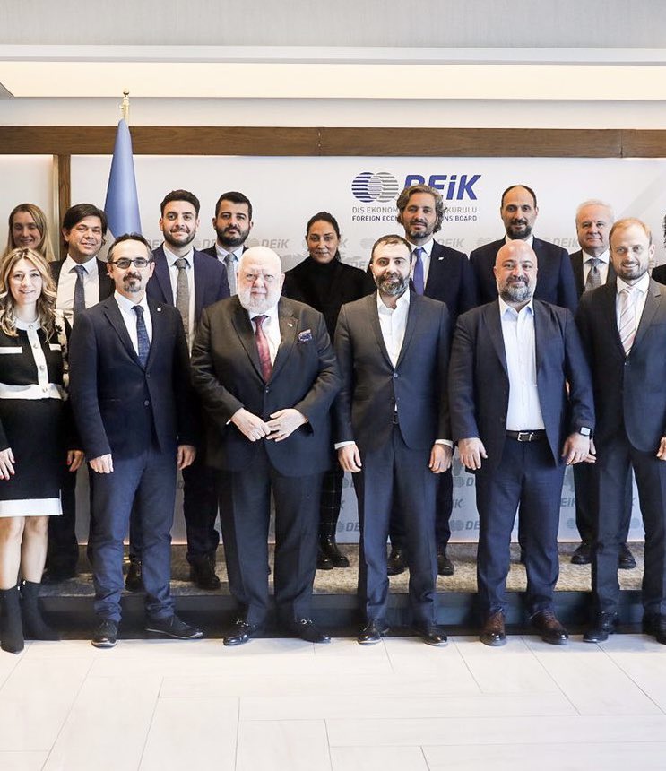 Cengiz_Devecii's tweet photo. Arjantin Dışişleri Bak. @SantiagoCafiero yu Istanbul’da konuk ettik.Mercosur ile ilişkililerimiz,iki ülke arasındaki ticaretin geliştirilmesi ve imzalanan anlaşmalar üzerine görüştük.Latin Amerika ile ticaretimiz artarak devam ediyor. @NailOlpak @CancilleriaARG @MevlutCavusoglu https://t.co/z3SKfgE7Nn
