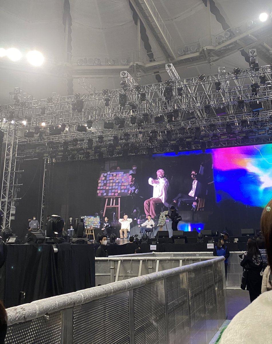 laffdabinn's tweet photo. THE REGIME TOUR FINALE IN SEOUL DAY 1 ❤️ https://t.co/s0MztsmBJh