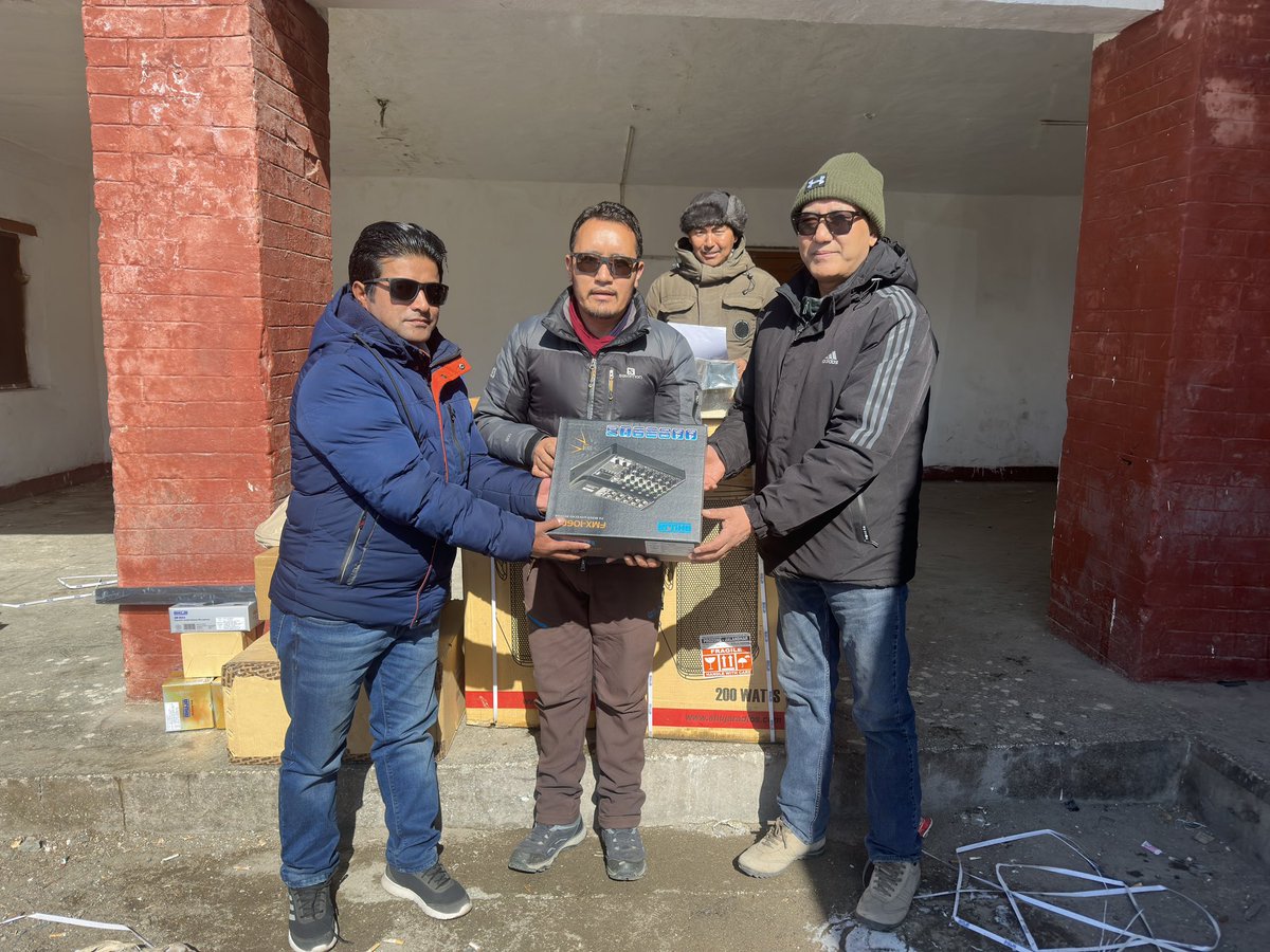 kstanzinladakh's tweet image. #ConstituencyUpdate:
Distributed Public Address System for PHC Chushul &amp;amp; High School Satoo under CCDF in the presence of the Assistant Director Information department. BMO Durbuk and HM Satoo School collect the PA system.