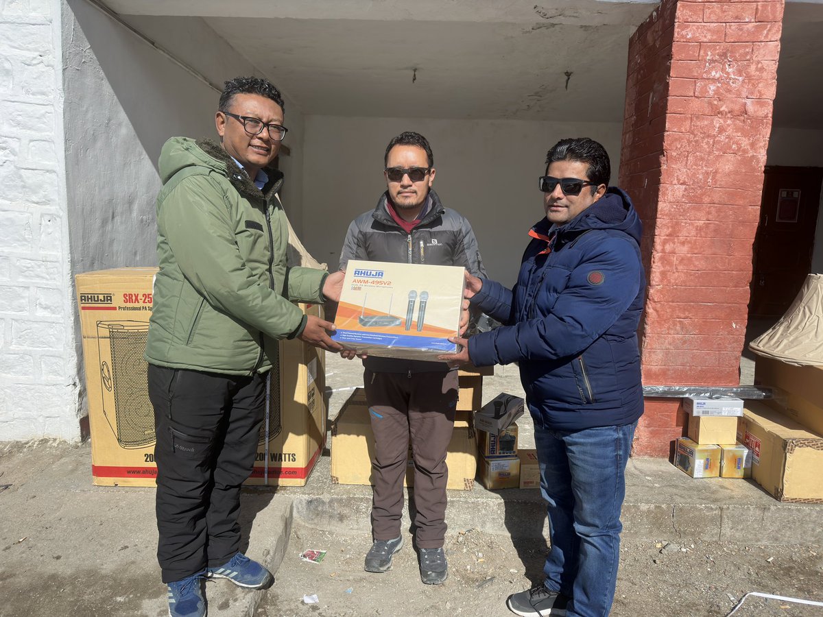 kstanzinladakh's tweet image. #ConstituencyUpdate:
Distributed Public Address System for PHC Chushul &amp;amp; High School Satoo under CCDF in the presence of the Assistant Director Information department. BMO Durbuk and HM Satoo School collect the PA system.
