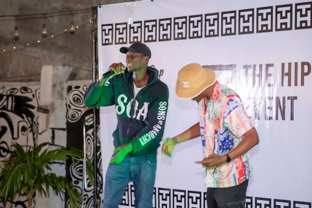 Gochi94's tweet photo. Me & @Sayeazyofficial performing Ore Oluwa off the TTOHB Ep at @thehiphopevent last December
Listen here https://t.co/WGXYtmE5hB
.
Shout out @gavincracck for the photos
#GochiTheGenius #TTOHB #explore https://t.co/gwmAdIPSEg