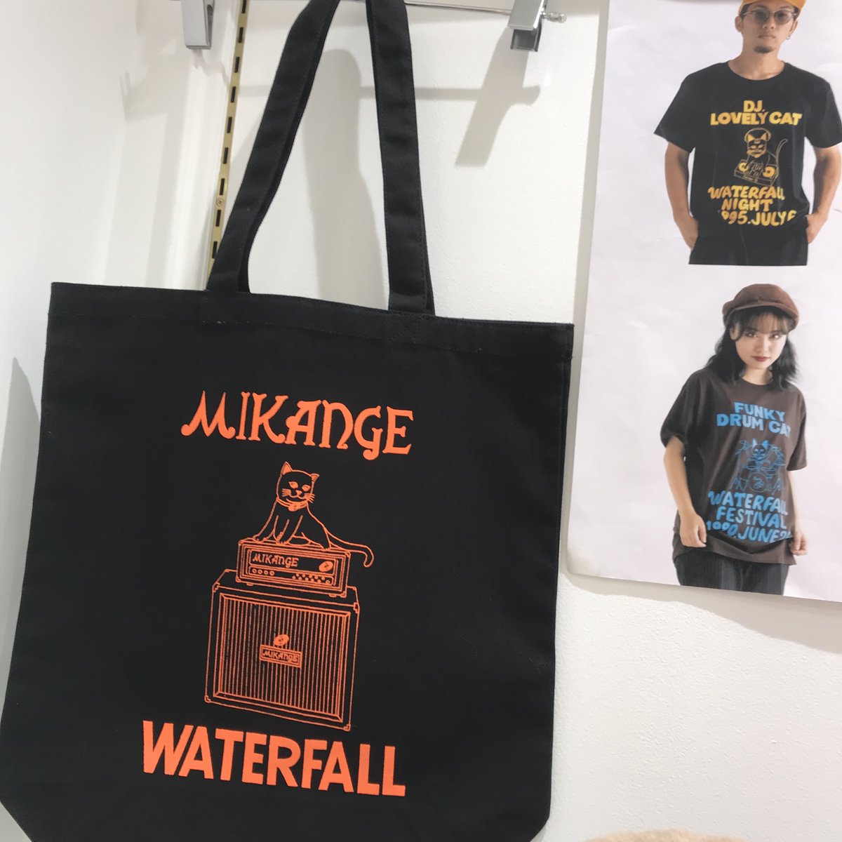 WATERFALL1989's tweet photo. 【「WATERFALL #錦糸町PARCO 3F期間限定店」#音楽 #猫好き 必見アイテム】
上階5Fには #タワーレコード錦糸町店 #島村楽器♪
同階には輸入菓子 #PXSTORE コスメ #ローズマリー☆
#CD も #コスメ も #お菓子 も入る
「#猫 #ロック #アンプ& #レゲエ #トートバッグ」
https://t.co/7be22CtLyN
#錦糸町 https://t.co/uzCd0LLnNp