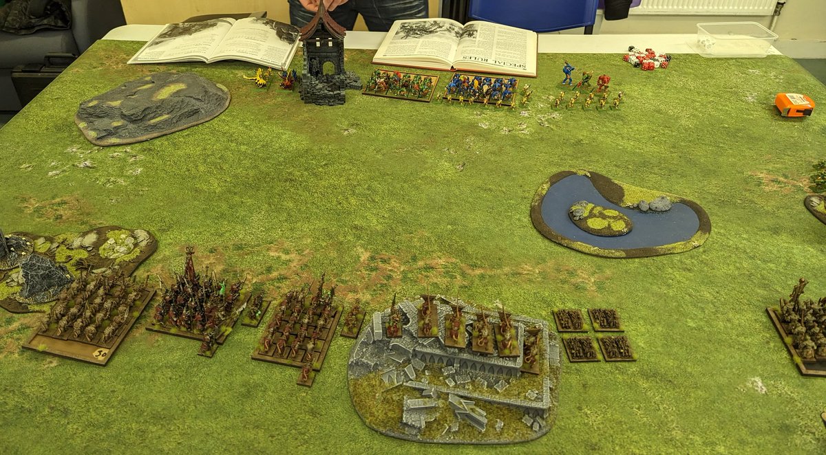 van_von_vulkvan's tweet photo. Another outing this week for the Skaven. This time against the lizardmen ! A narrow victory for the lizards but a great game none the less. Not enough pew pew from the skaven and too much running away !! #warhammerfantasy #skaven #lizardmen #warhammercommunity #6thed #wfb https://t.co/LVsYXRsnUg