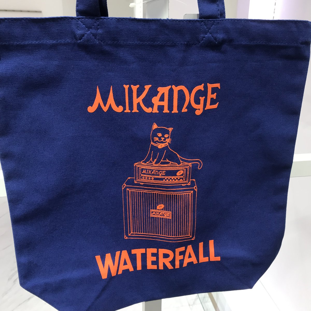 WATERFALL1989's tweet photo. 【「WATERFALL #錦糸町PARCO 3F期間限定店」#音楽 #猫好き 必見アイテム】
上階5Fには #タワーレコード錦糸町店 #島村楽器♪
同階には輸入菓子 #PXSTORE コスメ #ローズマリー☆
#CD も #コスメ も #お菓子 も入る
「#猫 #ロック #アンプ& #レゲエ #トートバッグ」
https://t.co/7be22CtLyN
#錦糸町 https://t.co/uzCd0LLnNp