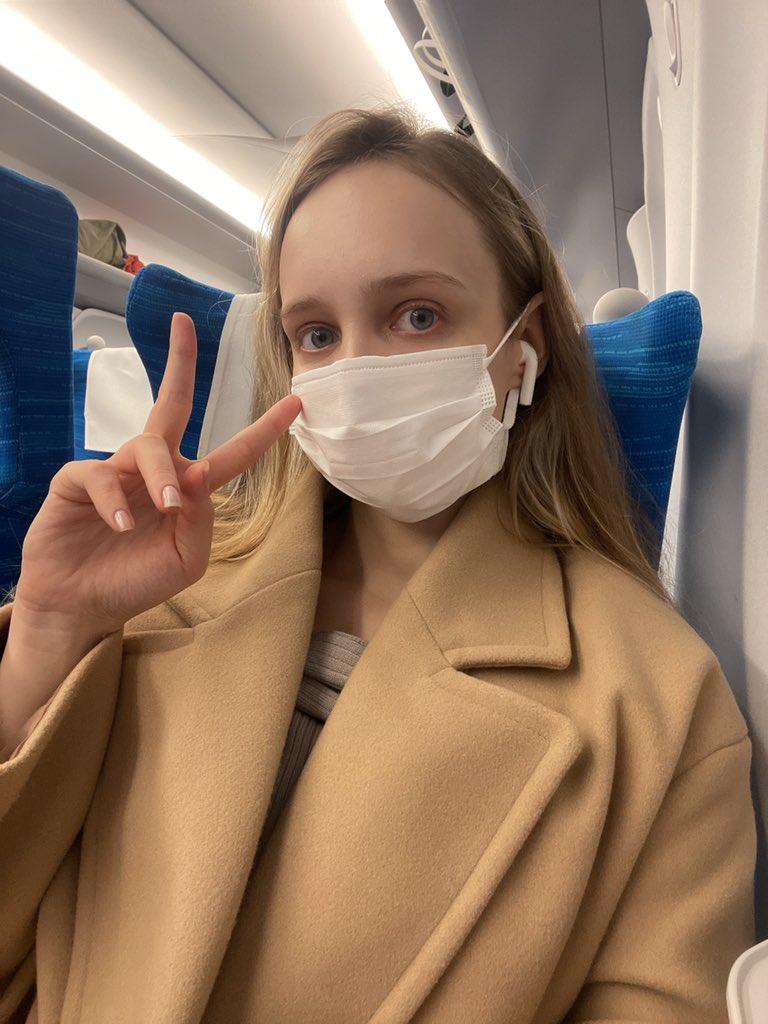 MOCHAx0524's tweet photo. 広告撮影しに神戸へ🚄 https://t.co/gvmN7nQodq