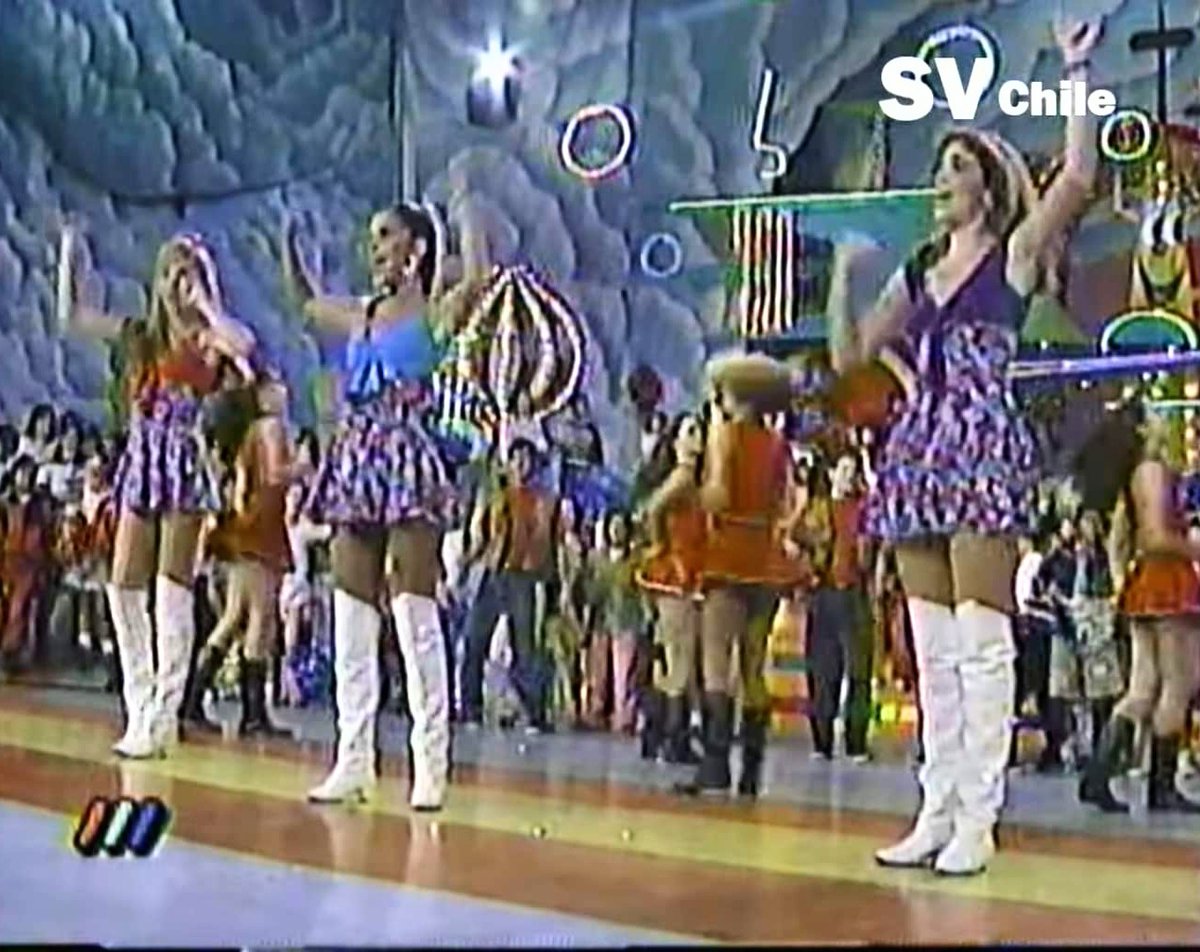 Cuando Mónica Santa María volvió a #Nubeluz en 1993. Logró reintegrarse a Almendra y Lily con facilidad. A los pocos días vuelve Xiomy. Luis Carrizales declaró: "No vamos a juntarlas. El programa lo conducirán dos de las chicas, máximo tres. Excepto en ocasiones especiales." ⛅🌈