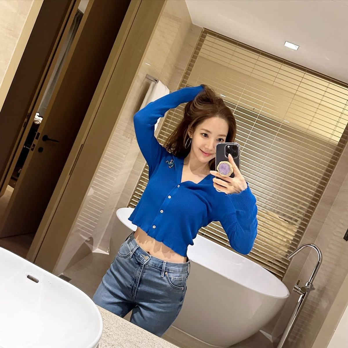 dearpmy's tweet photo. I AM SO LATE BUT IDC SHE LOOKS GOOOODDDD 😭🤍💞 https://t.co/Xwcj5DbSrJ