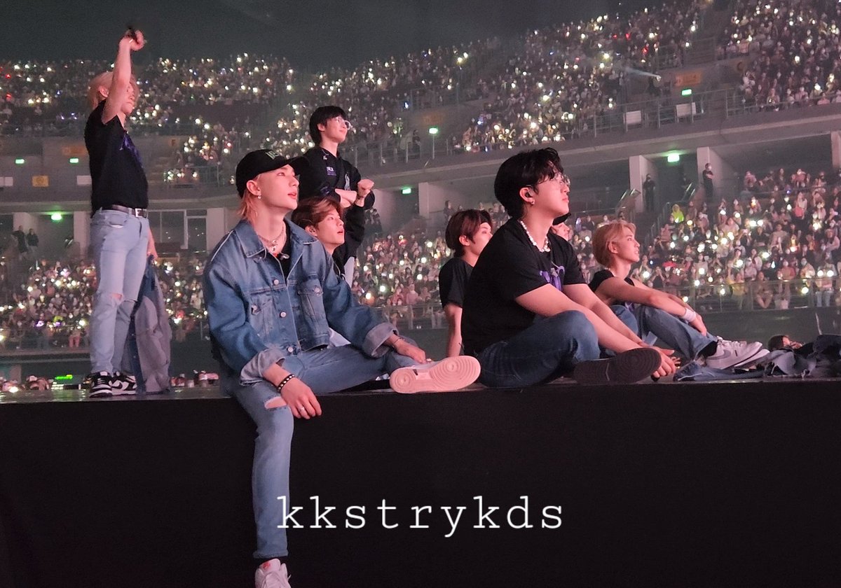 kkstrykds's tweet photo. 널 사랑한 수를 세 보니
저 하늘에 수많은 별처럼
숨길 수 없을 만큼☆

I will never make you lonely
You'll always be beside me
받은 이 행복 소중히 담을게♡ https://t.co/tvX0kRUw4y