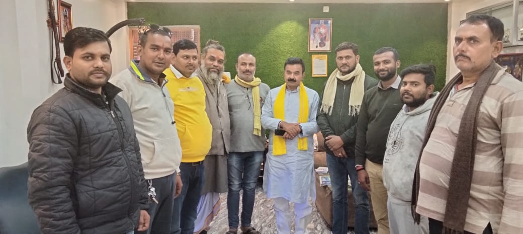 SatishTunna's tweet photo. पार्टी विस्तार को लेकर बेगूसराय जिला के पदाधिकारियों के साथ विचार विमर्श किया। साथ में राष्ट्रीय सचिव डॉ सोनू शंकर जी भी मौजूद रहें।

#RJJP4Bihar | @AshutoshBiharKa | @RJP4Bihar https://t.co/EbUYYrwDGO
