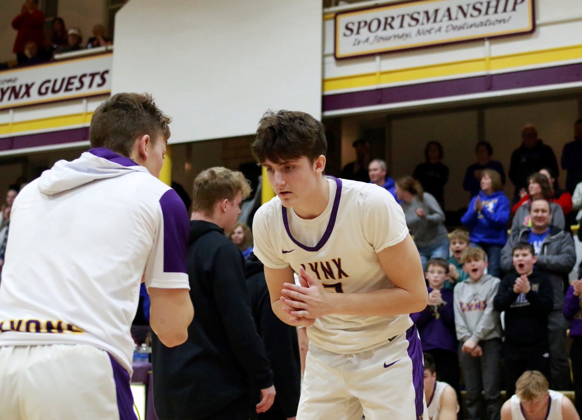 Tyler_Liger's tweet photo. 💪The Jeff Gym is a flex.💪

It's a hot box. Fans are all over you, both home and visiting. Its acoustics make your ears ring. It's a fortress of purple and gold. It's a cool place to watch a #iahsgbb / #iahsbkb game.

#LifeOfLiger https://t.co/I6zhO69ZbP