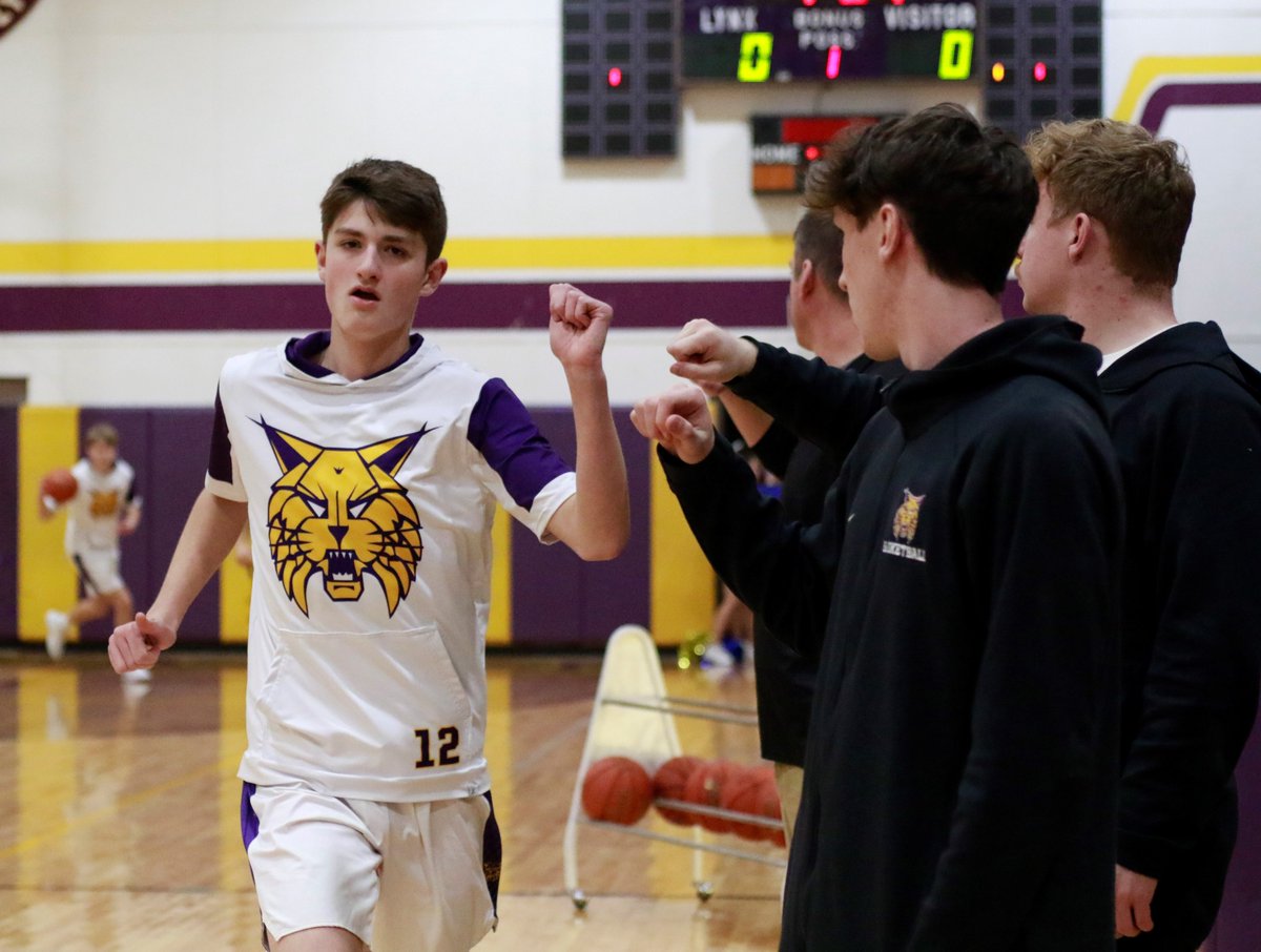 Tyler_Liger's tweet photo. 💪The Jeff Gym is a flex.💪

It's a hot box. Fans are all over you, both home and visiting. Its acoustics make your ears ring. It's a fortress of purple and gold. It's a cool place to watch a #iahsgbb / #iahsbkb game.

#LifeOfLiger https://t.co/I6zhO69ZbP