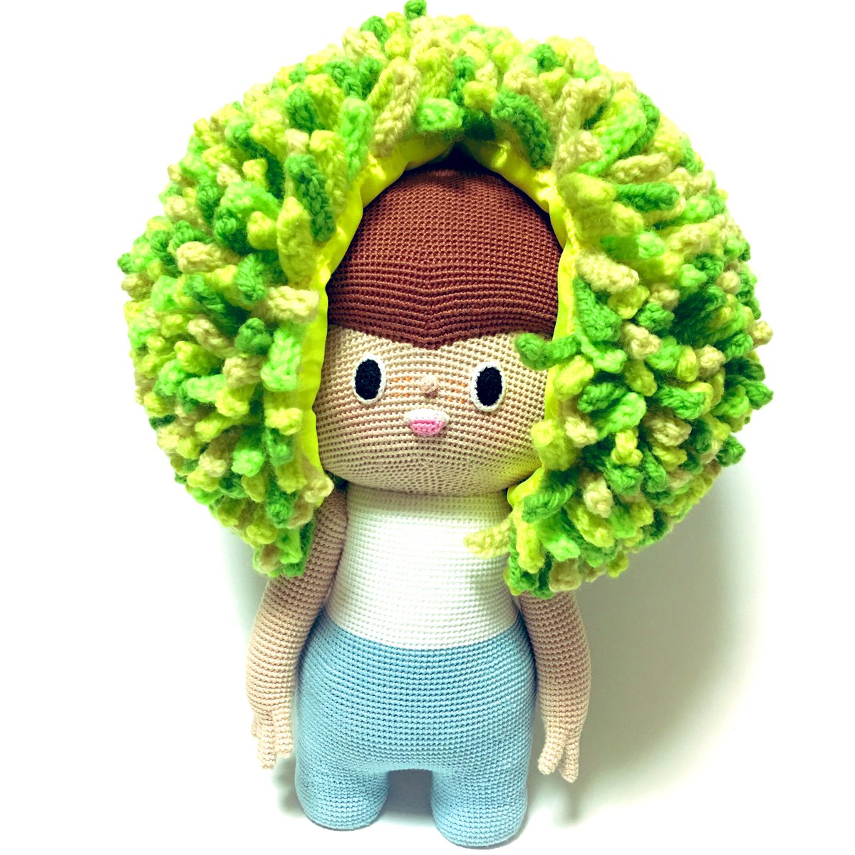 bon_chic's tweet photo. 「くりさぶろう」の2体目が完成。編み図はないけど手が覚えているのか、ほぼ同じサイズになりました。
人間も被れるイガグリ帽子付き。（毛糸で編んだ痛くないイガを編み込んであります。イガは約700本。）これから楽しい旅のお供をします。 
エミーグランデ、ハマナカボニー使用 #福田利之 #bonworks https://t.co/4sm2RNwIJz