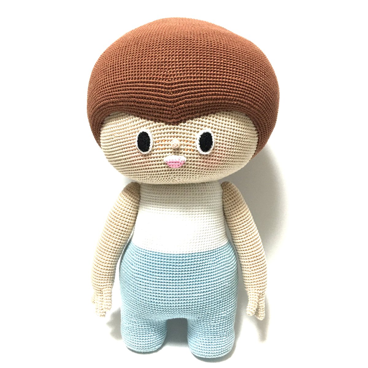 bon_chic's tweet photo. 「くりさぶろう」の2体目が完成。編み図はないけど手が覚えているのか、ほぼ同じサイズになりました。
人間も被れるイガグリ帽子付き。（毛糸で編んだ痛くないイガを編み込んであります。イガは約700本。）これから楽しい旅のお供をします。 
エミーグランデ、ハマナカボニー使用 #福田利之 #bonworks https://t.co/4sm2RNwIJz