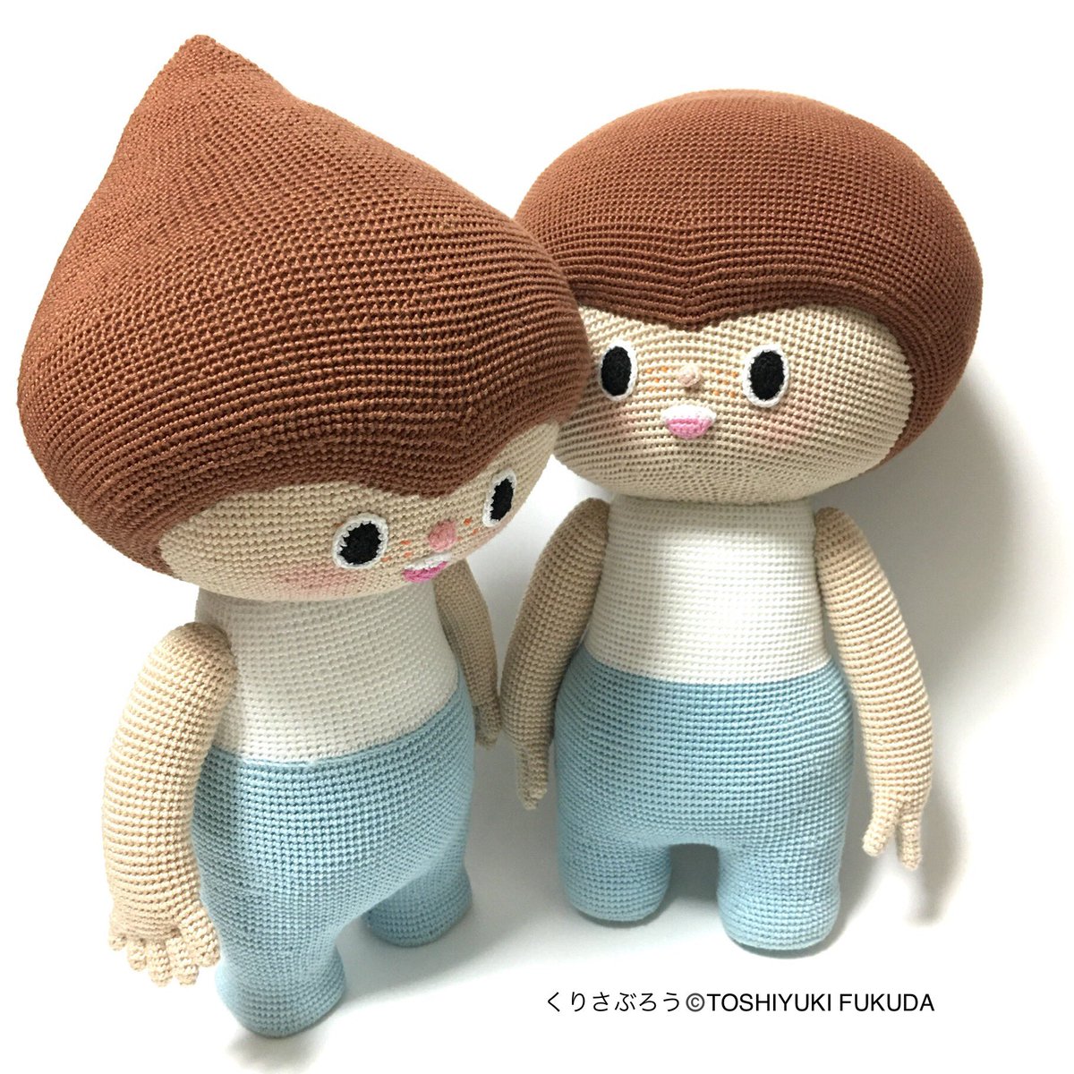 bon_chic's tweet photo. 「くりさぶろう」の2体目が完成。編み図はないけど手が覚えているのか、ほぼ同じサイズになりました。
人間も被れるイガグリ帽子付き。（毛糸で編んだ痛くないイガを編み込んであります。イガは約700本。）これから楽しい旅のお供をします。 
エミーグランデ、ハマナカボニー使用 #福田利之 #bonworks https://t.co/4sm2RNwIJz