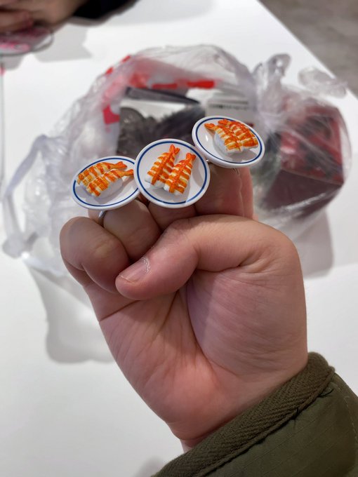 wow wow 寿司パンチ
wow wow 連発で
ガッツリガッツリガッツ!!どんな海老も食える 