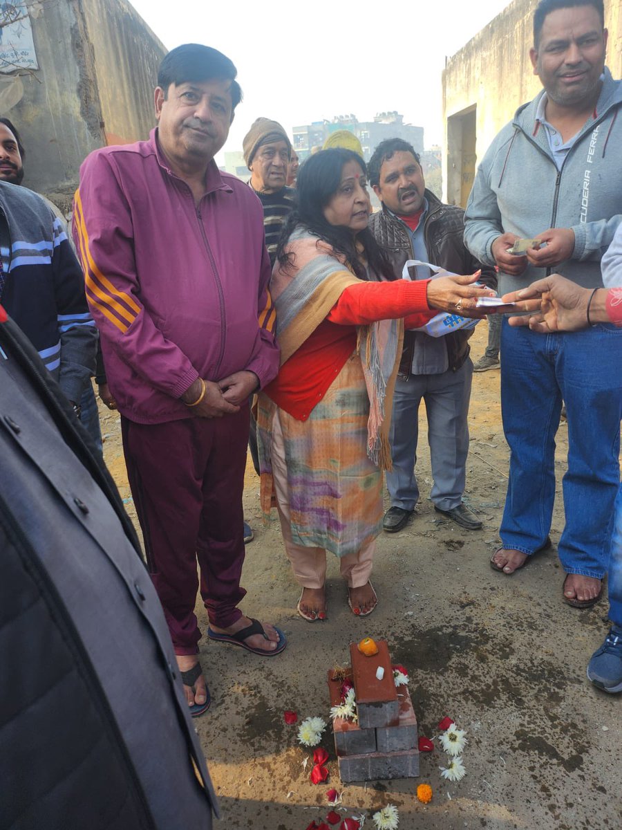 sanjayjoc's tweet photo. This is what you have inaugurated mam? What we have thought what it has become. Seems everything was an eye wash? @Mayor_Ghaziabad @AMRUTCityGzb. Ambedkar park Near ESIC hospital Sahibabad. In front of Lohia Park Rajendra Nagar https://t.co/oo7Rj1mJ7b