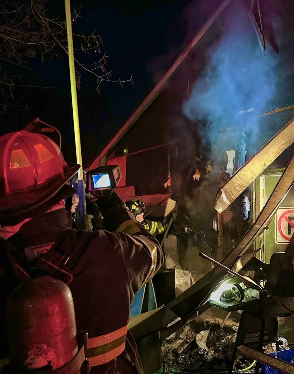 Decaturtwpfire's tweet photo. 10:20 p.m. - DTFD and @PlainfieldFire1 Fire Territory responded to a residence fire in the 8700 block of Camby Rd. The first arriving crews found smoke coming from the exterior of the residence. The fire was quickly extinguished and there were no injuries. #PracticeYourEscapePlan https://t.co/x3j7dZcAvw