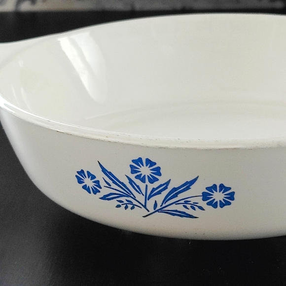 luxmakeupbrush's tweet photo. So good I had to share! Check out all the items I'm loving on @Poshmarkapp #poshmark #fashion #style #shopmycloset #aquatherm #corningware: https://t.co/kSILK4vXa4 https://t.co/jAfJBwBlYv