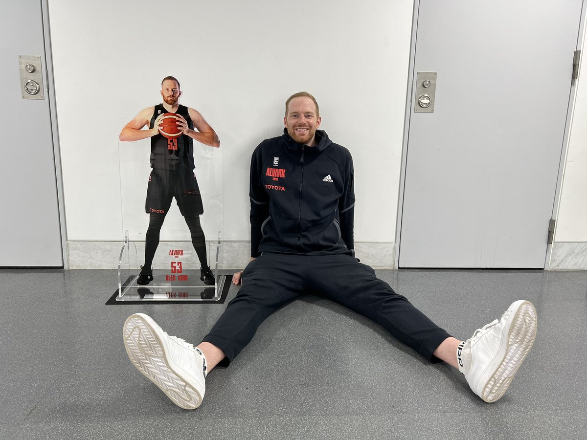 ハーフ等身大選手アクスタと#53 カーク選手📸 アリーナ原宿口の