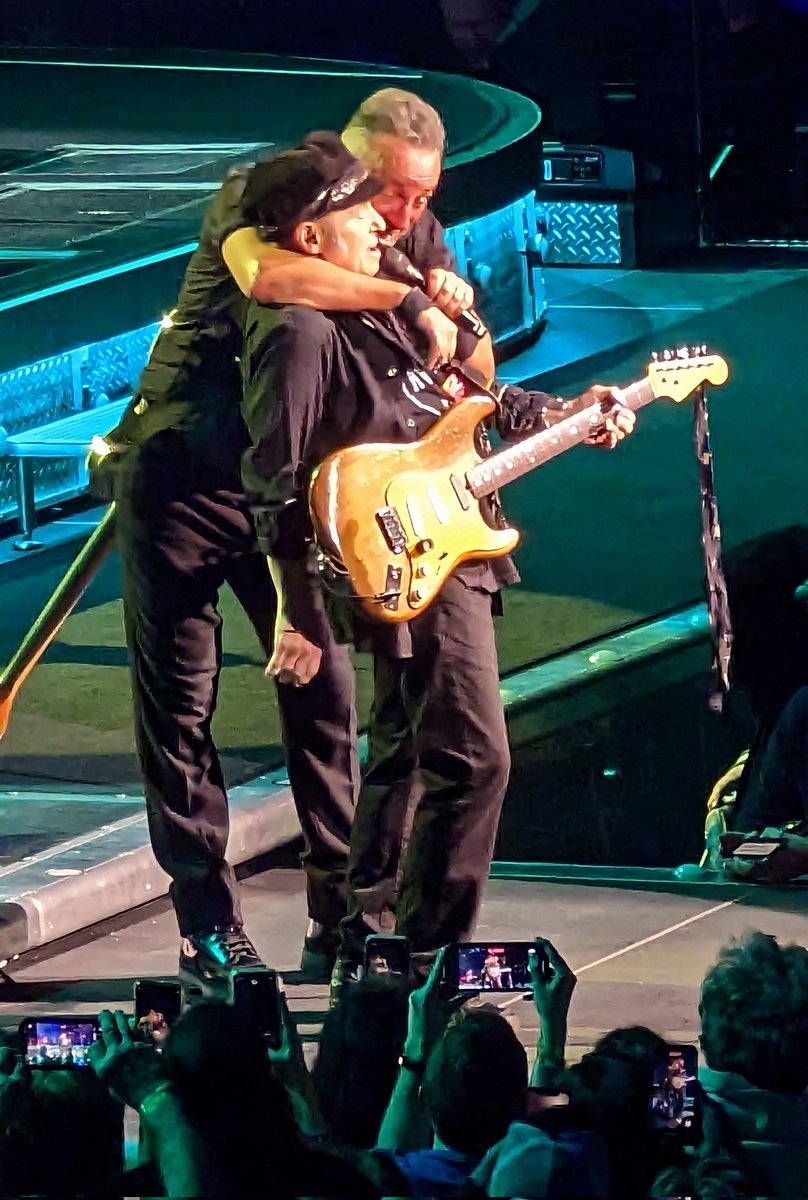 Poppa_Sam's tweet image. The @springsteen tour hits Atlanta. 

@nilslofgren and Bruce.

#estreetband
#BruceSpringsteen 
#springnuts