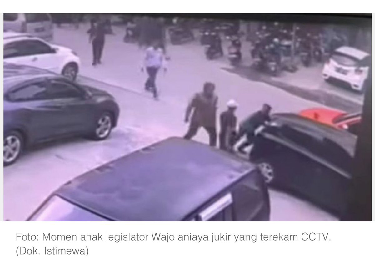 Anak dari Zainuddin, anggota DPRD Wajo, mukul tukang parkir, ada video CCTVnya. Pemukulan tsb sudah dilaporkan ke polisi & sedang diusut. Tp video CCTVnya kesebar. Sekarang, Zainuddin mau laporin penyebarnya ke polisi dgn basis UU ITE.