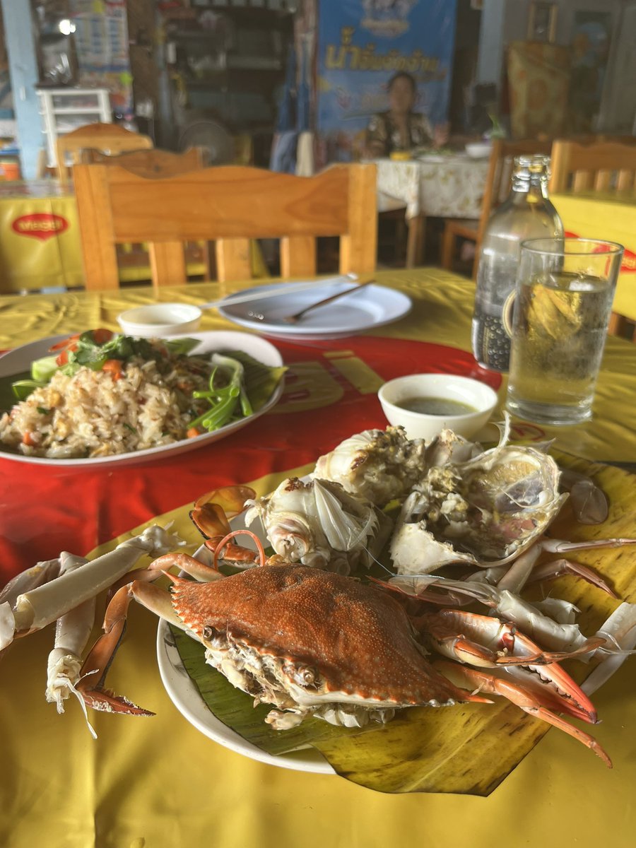 CurtisSChin's tweet photo. #Random. Am always struck by how visiting friends are a little clueless about where the #crabmeat comes from and how to get it out of the #crab 🦀 shell. I suppose it is a little #alien-like.
#lifeinAsia (& #Maryland too). #nomnom #Thailand
👋 @TanishaCarino @queenofwien https://t.co/bwFnK9WQhd