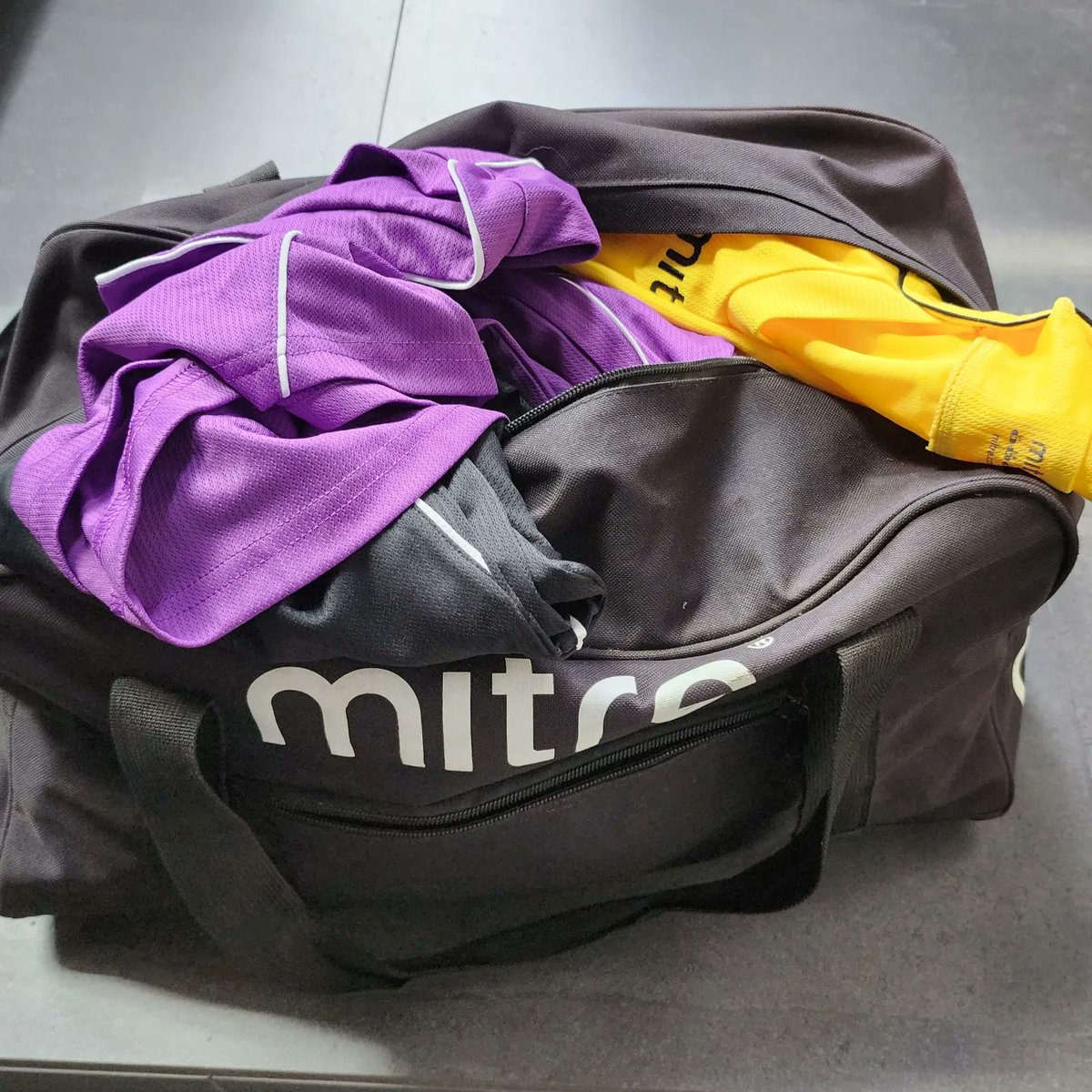 RMFAus's tweet photo. Thank you Elisabeth for bringing a bag of refs goodies all the way from Ballarat. #RMFstars https://t.co/VhlMyJlHUU https://t.co/EkeaQctVFc