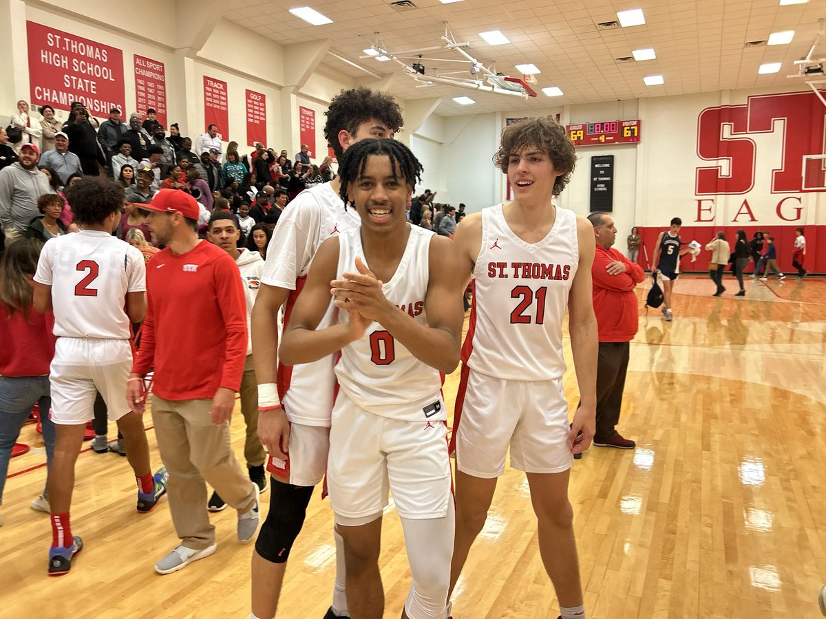 STHCatholic's tweet photo. 🚨🚨🚨
Final 

no. 4 Tomball Concordia Lutheran 67
no. 3 @STHCatholic 69

💥 Franklin (18p) gm-winning drive @ 0:00
💥 from down 8 @ 1:59
💥 Valentine (16p 2nd half) 8p final 1:00
💥 Beston 16p
💥 #STHCatholic 22-1, 7-0 best start program  history

#txhshoops

HC Karnell James ⤵️ https://t.co/3jH4ICHjGW