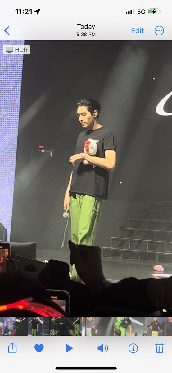 hwassstarr's tweet photo. KEEHO HOLDING MY HELLO KITTY????? WHAT.  @P1H_official #P1ONEER #P1Harmonytour #p1harmonyreadingpa #p1harmonypa #P1HARMONYinPA #p1harmonykeeho #keeho #KEEHO #keehohellokitty #keehoholdimghellokitty #p1harmonyconcert #P1H #p1harmonyhellokitty #keehop1h #p1harmonytickets https://t.co/sAPkfXGS9n