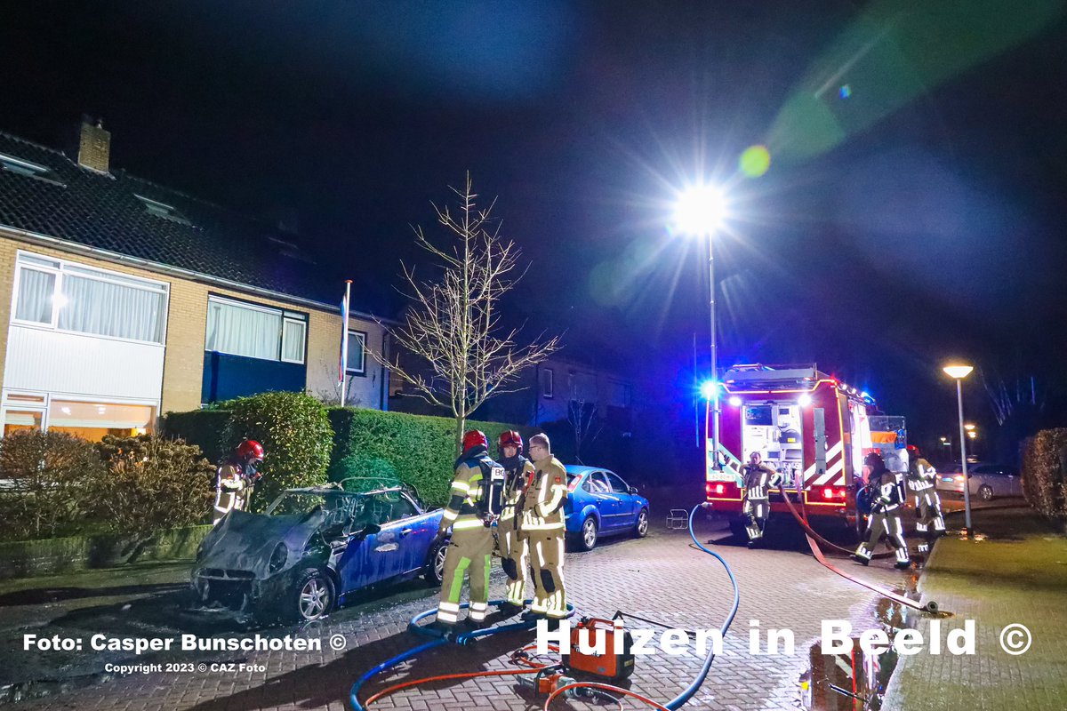 Auto verwoest door brand aan de Jagersweg in Huizen.
instagram.com/p/CoOi_vHI3rH/…
© Fotograaf: Casper Bunschoten.