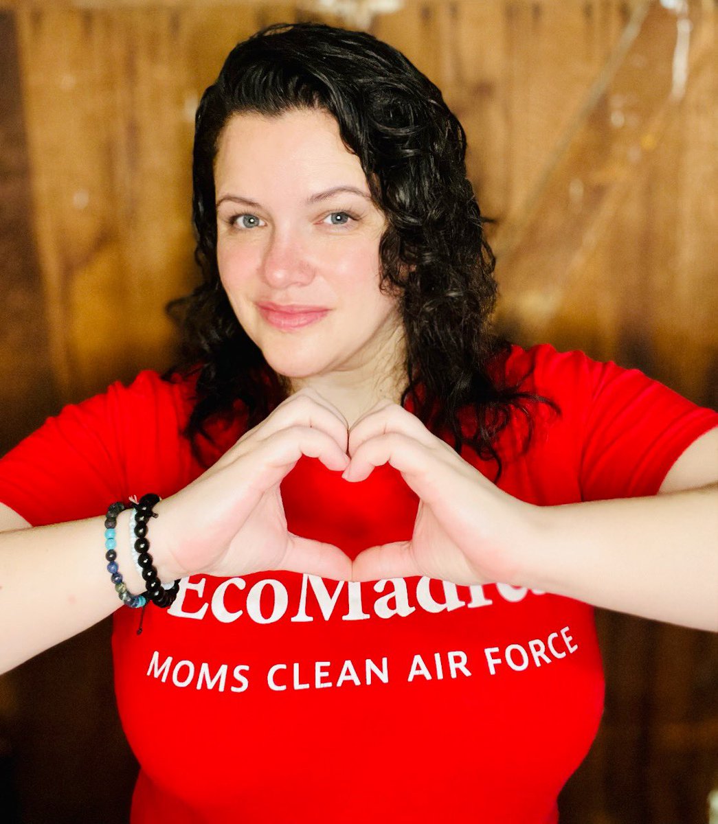 CleanAirMoms_NV's tweet photo. Today is #WearRedDay - join us in raising awareness about cardiovascular disease and learning ways to help improve your heart health! #GoRedPorTuCorazón @ecomadres_ @CleanAirMoms https://t.co/8t47jI3Aj9