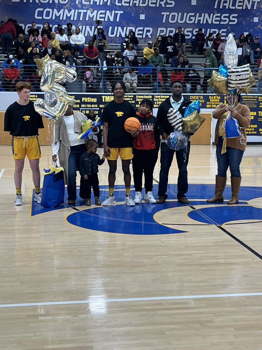 ColumbiaBball's tweet photo. 🗣🗣 WHAT A NIGHT‼️ 

The #WILDCATS handled business tonight by defeating Lawrence County in a huge district battle. 
These four incredible young men had a heck of a Senior Night‼️
@alltimecrowe 

#TourneyTimeNow
#DavisStrong https://t.co/gKKOJcgUfn