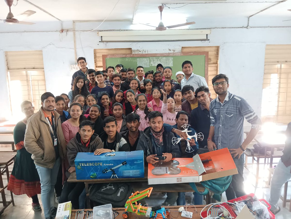kishore9920's tweet image. Innovation club prabodh level training Day 04 at NC Bodiwala and prin MC Desai Comm Clg with aim to say &quot;I am an Innovator&quot;#Nodemcu #Dynamo #STEMeducation #ADVANCEagriculture
@PMOIndia  @CMOGuj @kuberdindor @vnehra @mnagarajan @STEMbotix @InfoGujarat @InnoClubCHE
@NarrotamSahoo