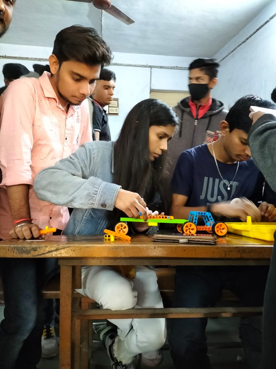 kishore9920's tweet image. Innovation club prabodh level training Day 04 at NC Bodiwala and prin MC Desai Comm Clg with aim to say &quot;I am an Innovator&quot;#Nodemcu #Dynamo #STEMeducation #ADVANCEagriculture
@PMOIndia  @CMOGuj @kuberdindor @vnehra @mnagarajan @STEMbotix @InfoGujarat @InnoClubCHE
@NarrotamSahoo