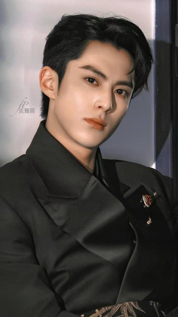 I’ve been busy, with lot of things working on in my life it’s been hard to follow your daily routine… Your schedule. But I’m still here and trying just like the rest of us. 加油小王！
••••••••••••••••••••
#王鹤棣 #dylanwang #wanghedi #wanghedi1220dylan  ∞