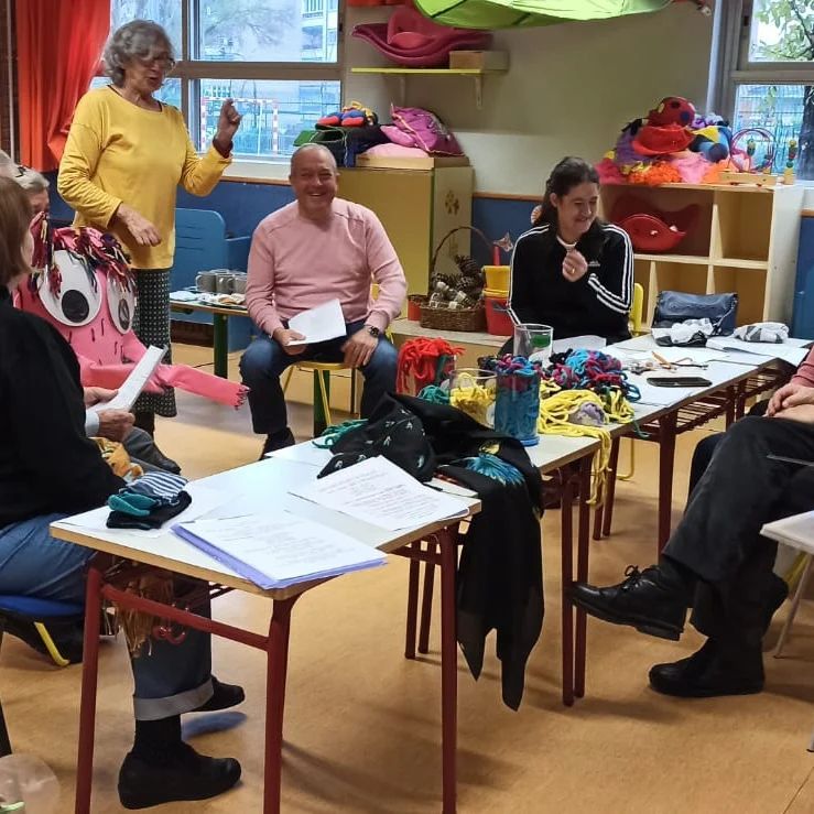 La pandemia nos quitó cosas como pasar tiempo con los abuelos/as, por eso esta actividad con  peques y abuelos fue mágica. Gracias @titiriroci por hacerlo tan especial..
Proyecto, “Mis abuelos y Yo", subvencionado por la Concejalía de Mayores del <a href="/Ayto_Coslada/">Ayuntamiento de Coslada</a> .
Gracias a todos.