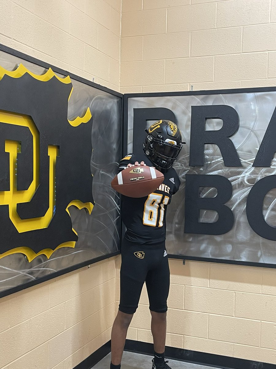 Had an amazing time at my official visit to Ottawa university ⚫️🟡thank you for the opportunity!!! <a href="/CoachHennes/">Tyler Hennes</a> <a href="/CoachNickDavis/">Nick Davis</a>
